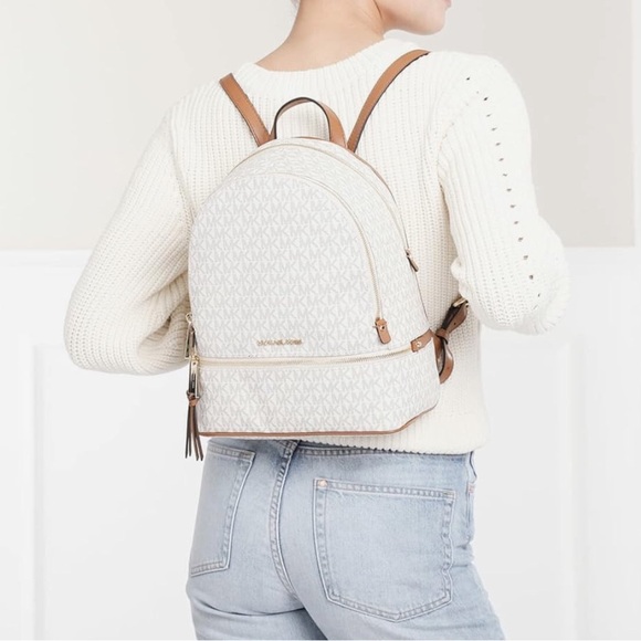 Michael Kors Rhea Zip Medium Vanilla backpack main image 13